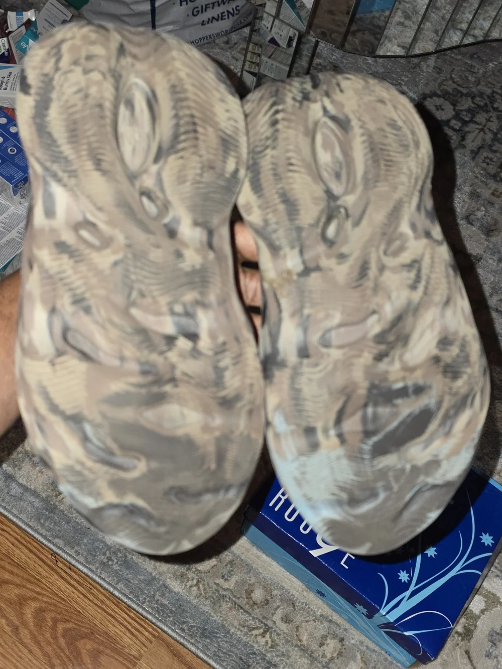 adidas Yeezy Foam RNNR MX Size 5Y